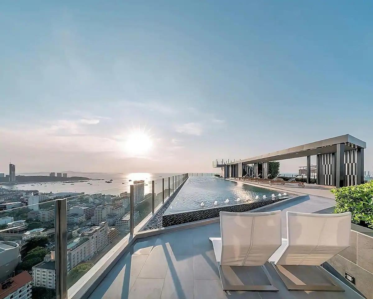 Central Pattaya Fully Equipped Condo Next To Beach Exterior photo