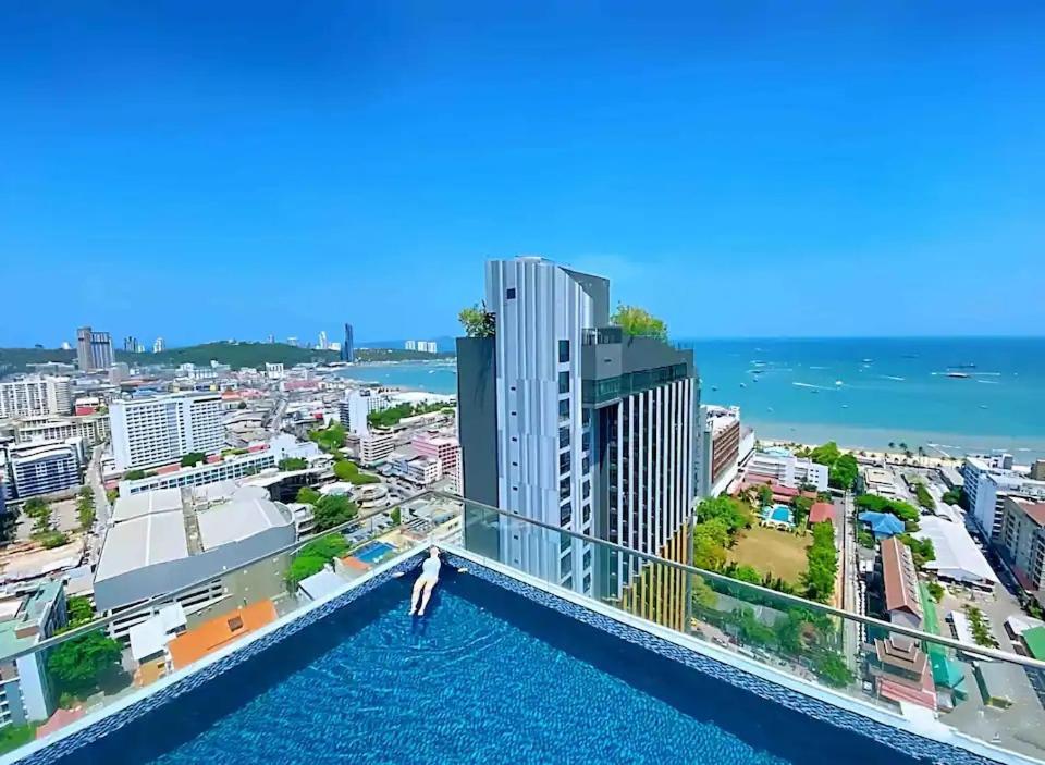 Central Pattaya Fully Equipped Condo Next To Beach Exterior photo